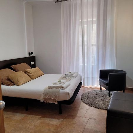 Living Valencia Apartments - Merced المظهر الخارجي الصورة