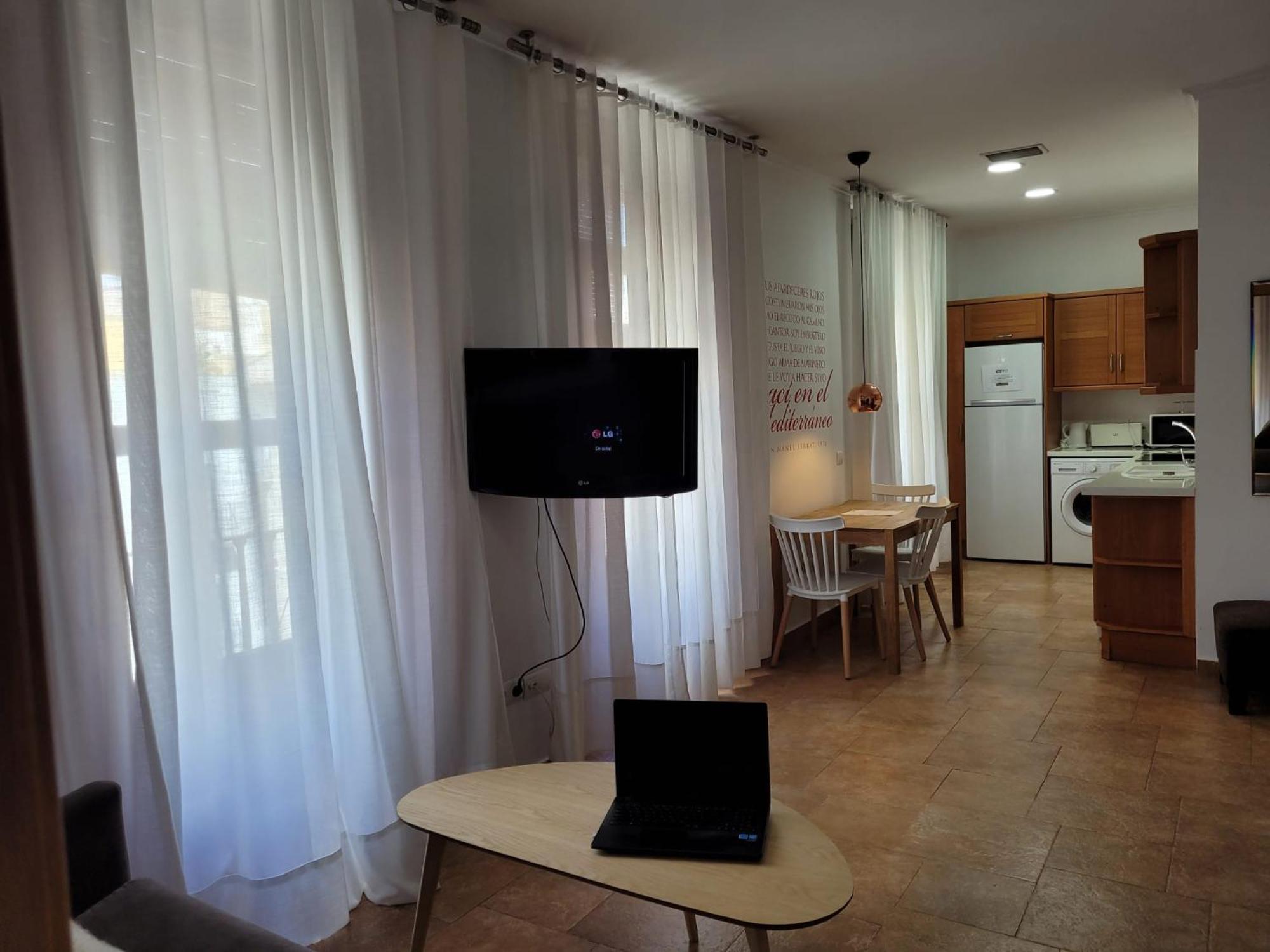 Living Valencia Apartments - Merced المظهر الخارجي الصورة