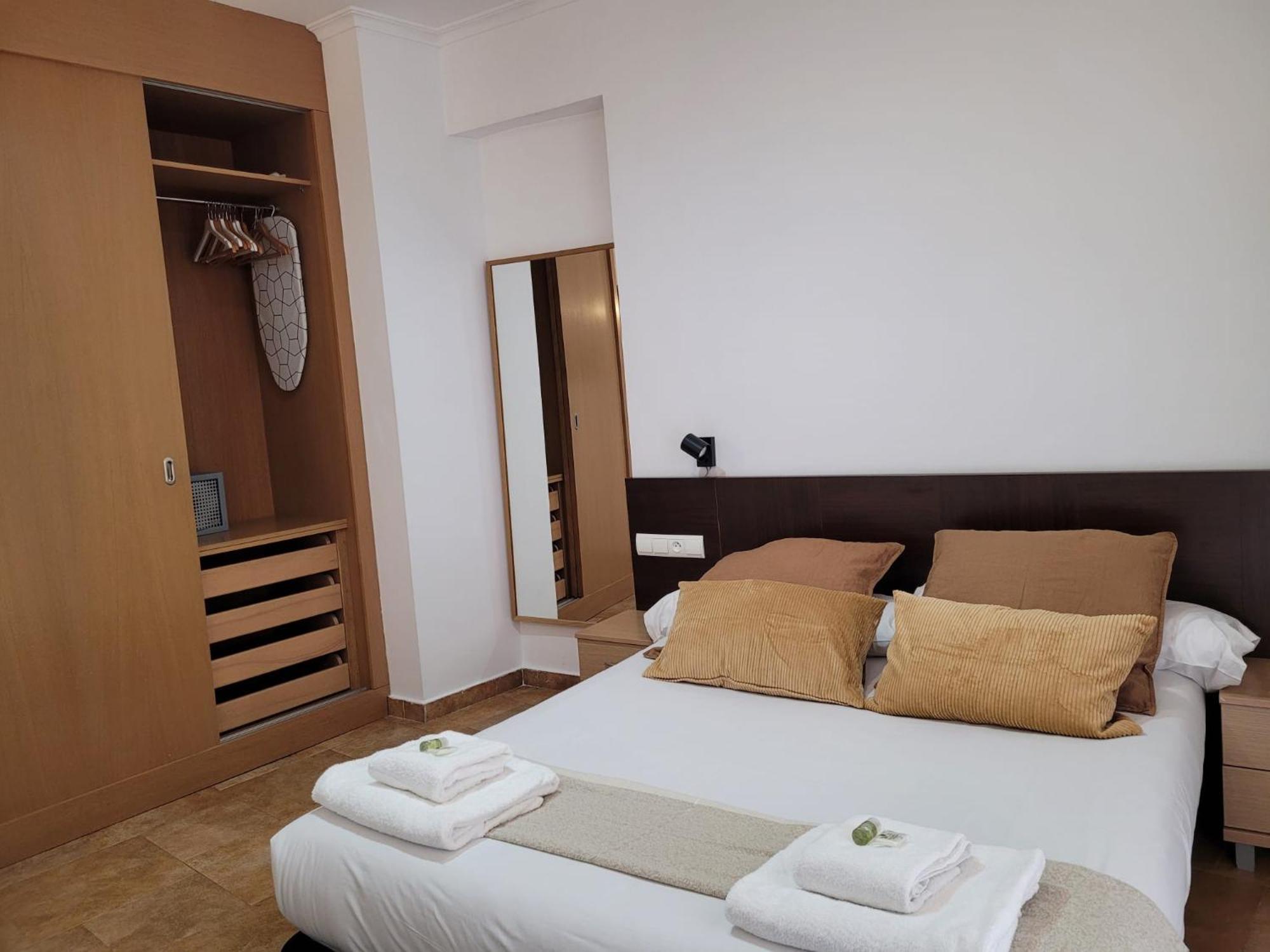 Living Valencia Apartments - Merced المظهر الخارجي الصورة