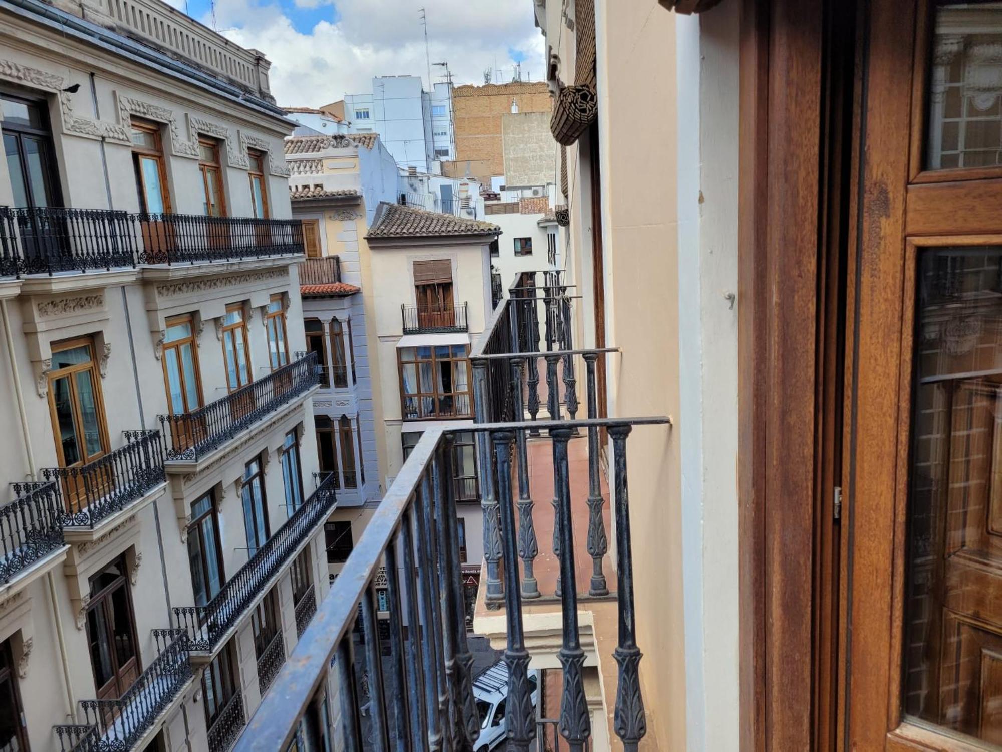 Living Valencia Apartments - Merced المظهر الخارجي الصورة