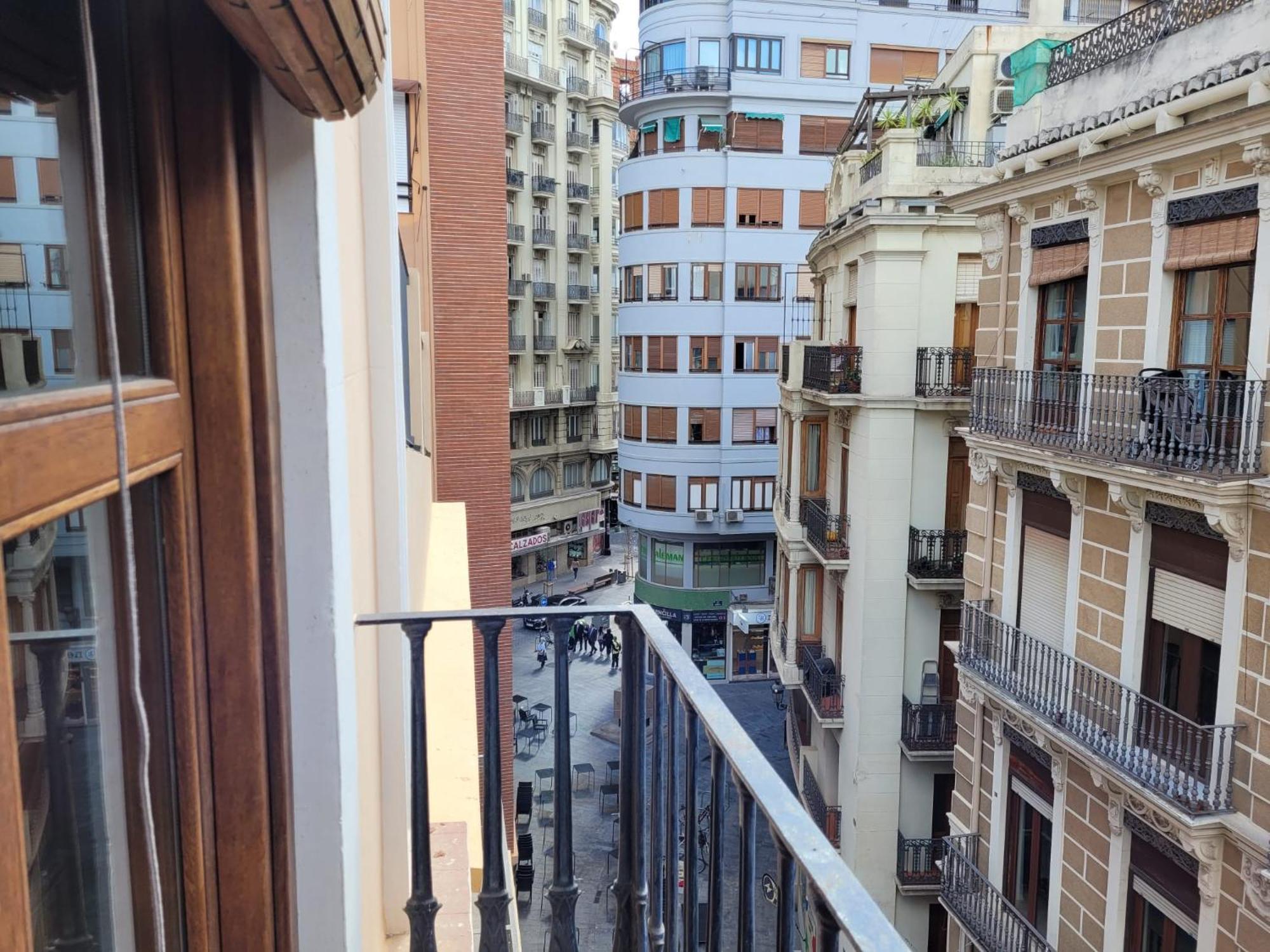 Living Valencia Apartments - Merced المظهر الخارجي الصورة