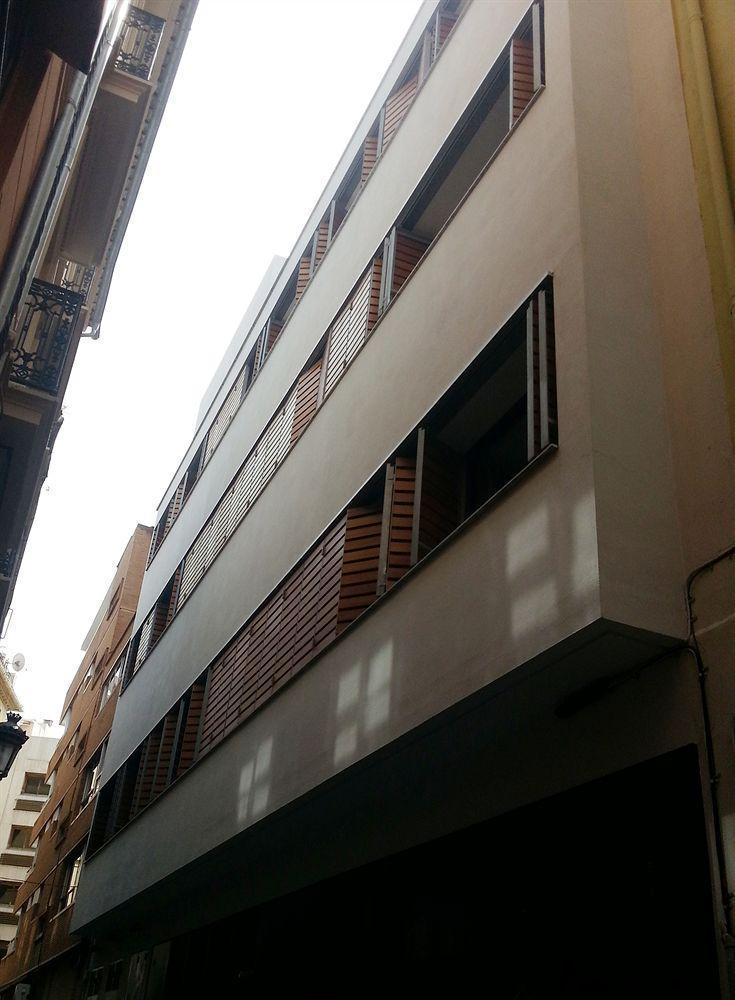 Living Valencia Apartments - Merced المظهر الخارجي الصورة