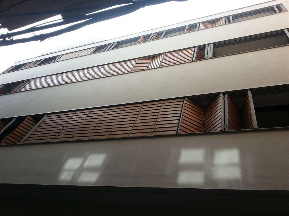 Living Valencia Apartments - Merced المظهر الخارجي الصورة