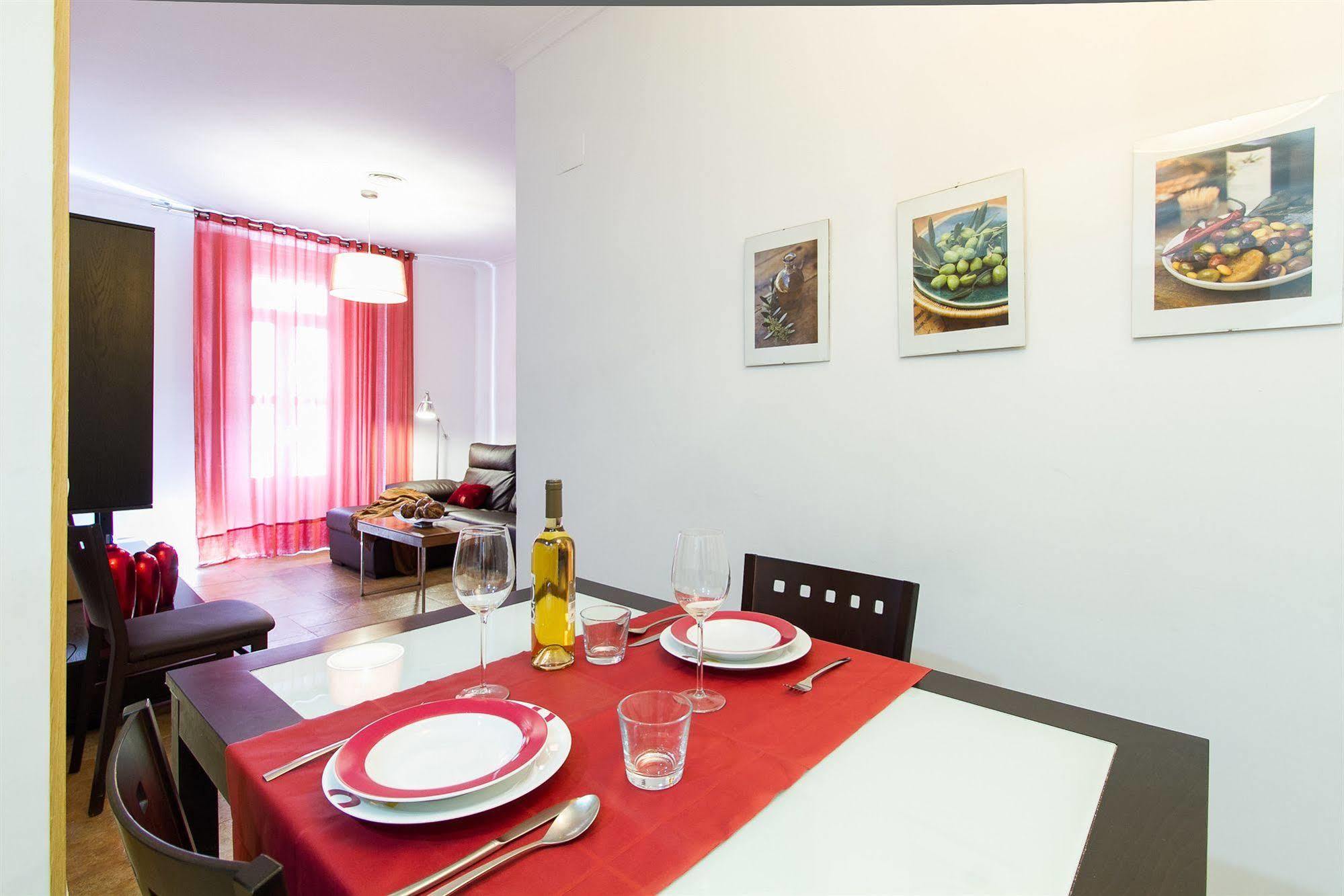 Living Valencia Apartments - Merced المظهر الخارجي الصورة