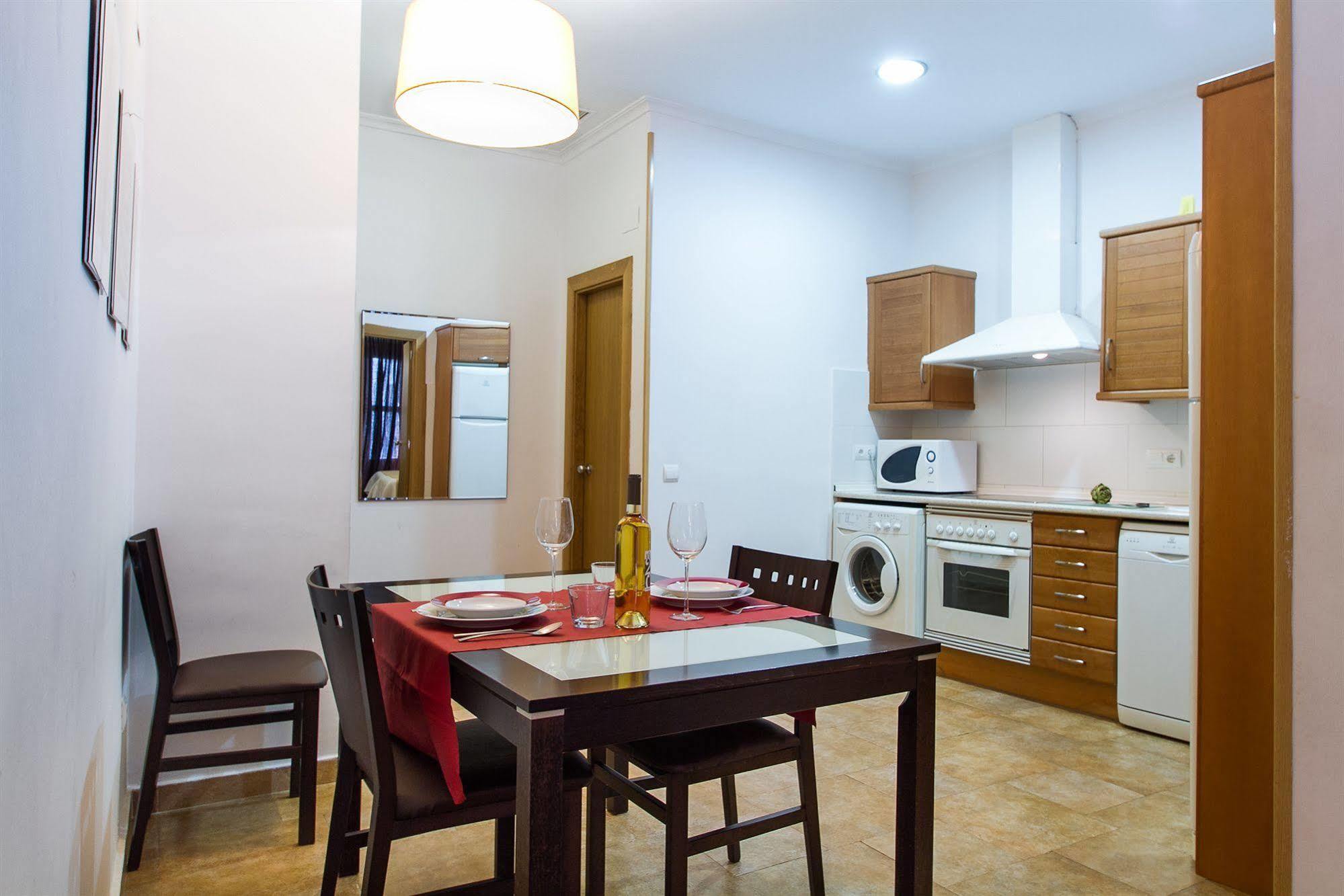 Living Valencia Apartments - Merced المظهر الخارجي الصورة