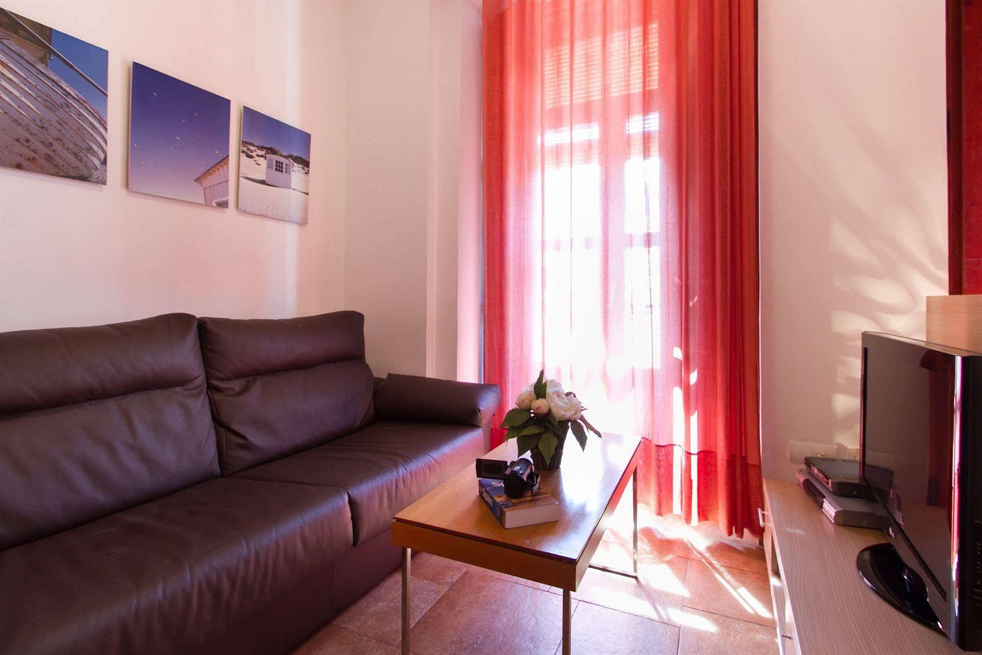 Living Valencia Apartments - Merced المظهر الخارجي الصورة
