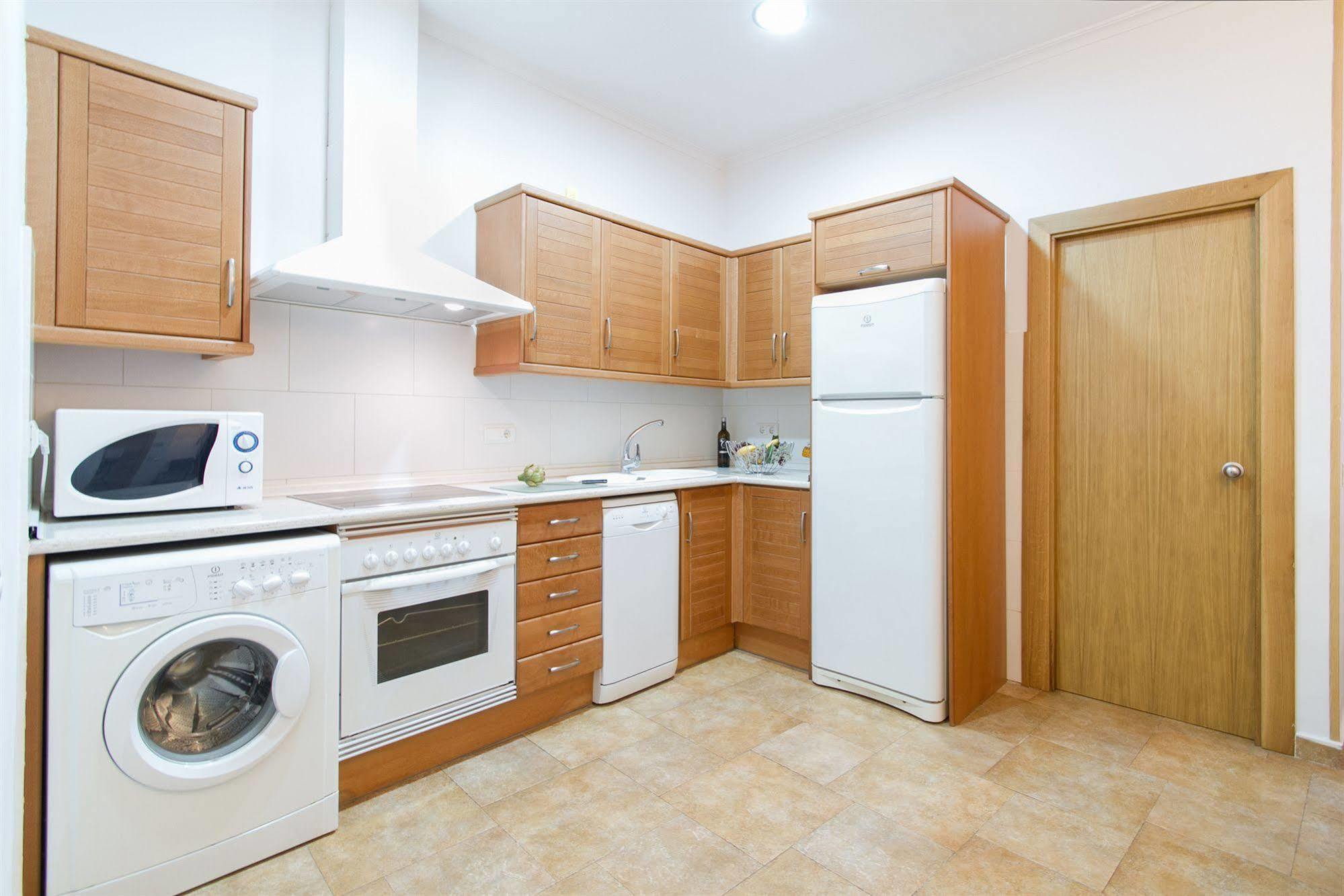 Living Valencia Apartments - Merced المظهر الخارجي الصورة