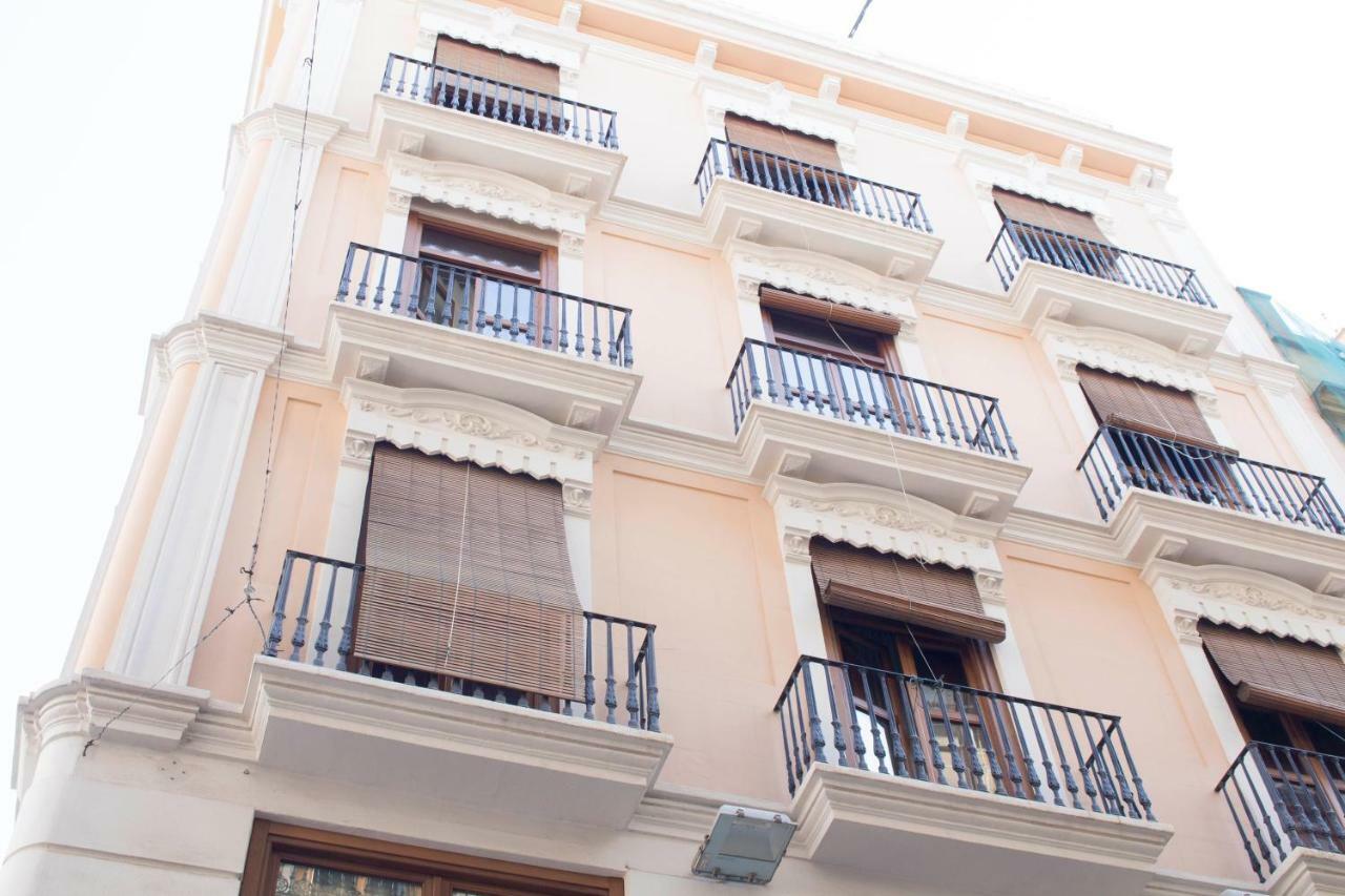 Living Valencia Apartments - Merced المظهر الخارجي الصورة